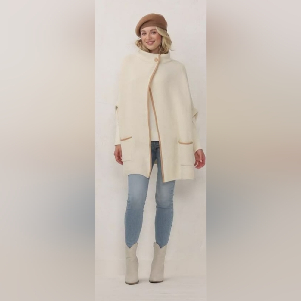 LC Lauren Conrad Cream Knit Riding Cape Sweater Women's One Side A00187